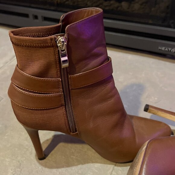 WHITE HOUSE BLACK MARKET "Tallon" Bootie Brown, Sz 7 EUC - Picture 7 of 9